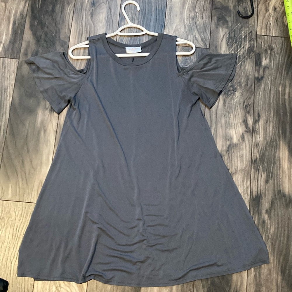 Embrace women’s Large dress in grey. No damages.